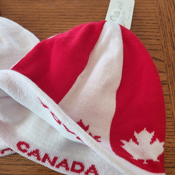 2 JACQUARD PREMIUM KNITS CANADA BEANIES 🇨🇦 - Picture 3 of 5